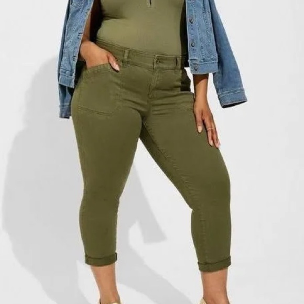 Torrid Size 26 PERFECT RELAXED UTILITY CROP PANT